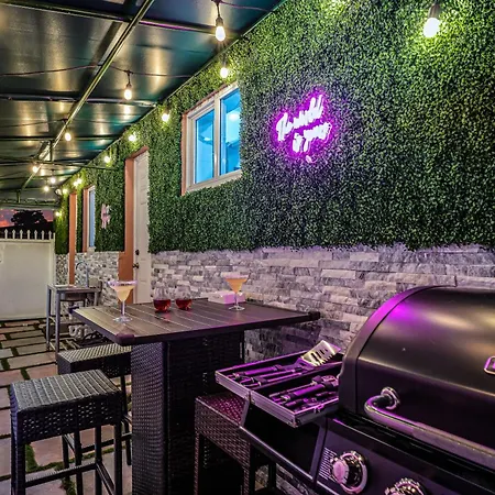 Vacay Spot: Beachside Retreat with Urban Perks